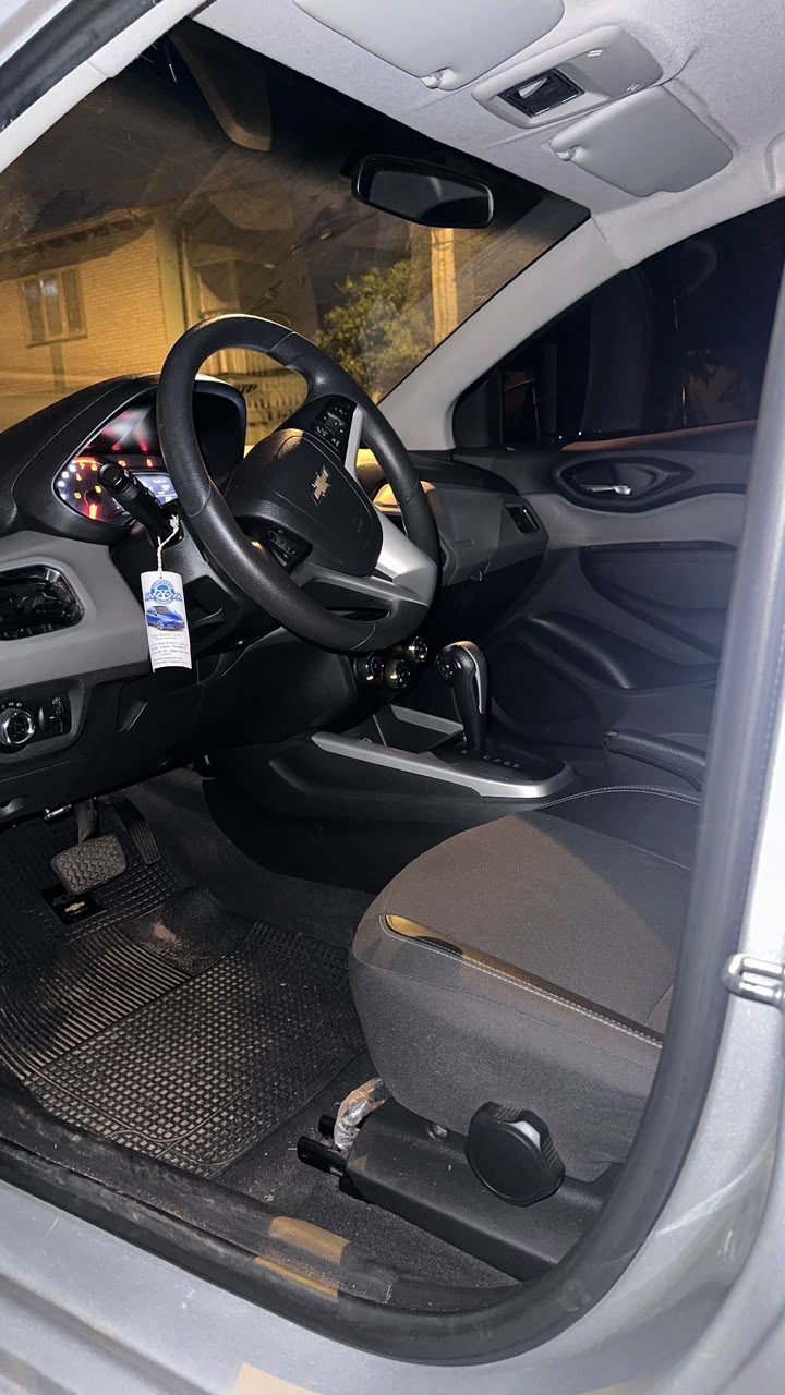 Interior del auto después de instalar las luces LED TTORECAR
